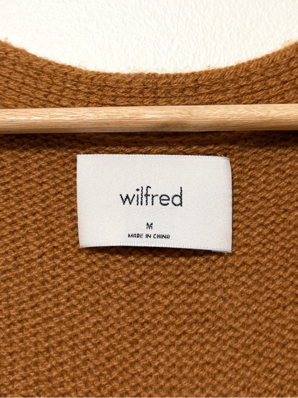 Aritzia Wilfred Cashmere V-Neck Cardigan Size Medium Ribbed Tan Brown Luxury - Picture 3 of 10